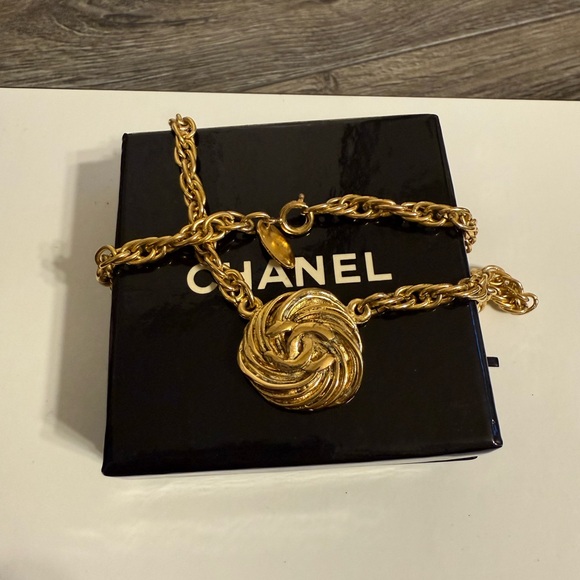 Chanel‎ Vintage Gold CC Textured Circle Collar Chain Necklace